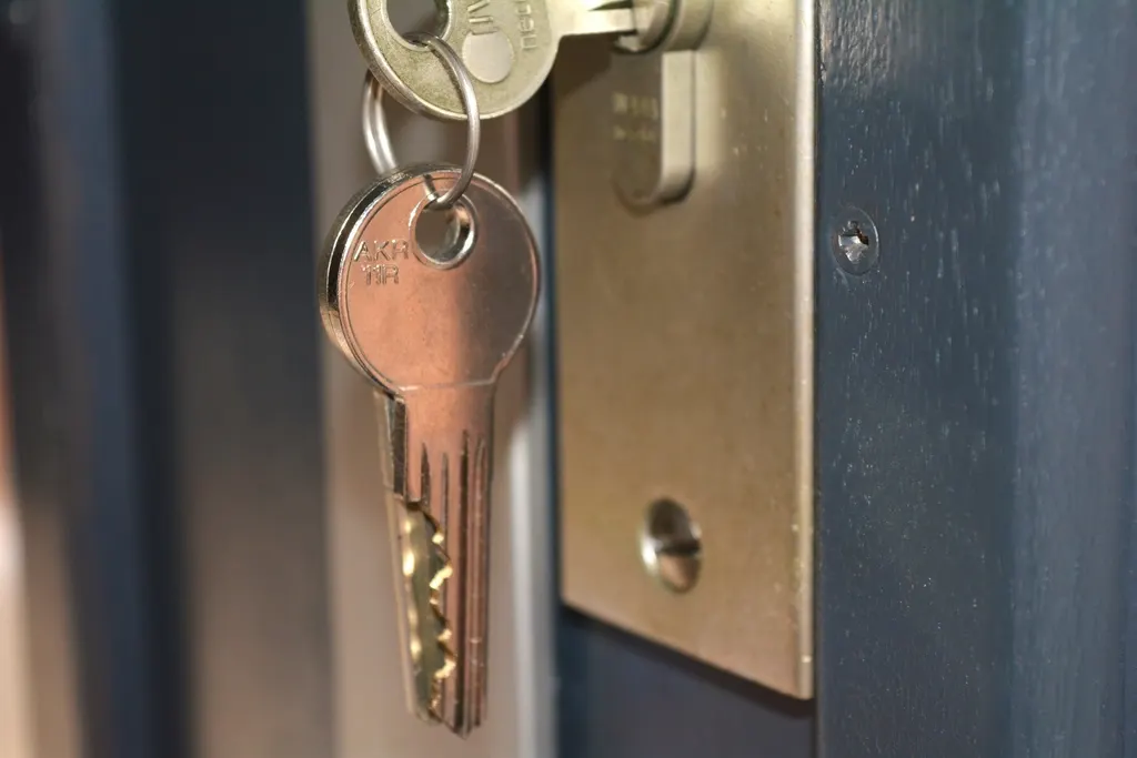 Trousseau de clés dans une serrure de porte
